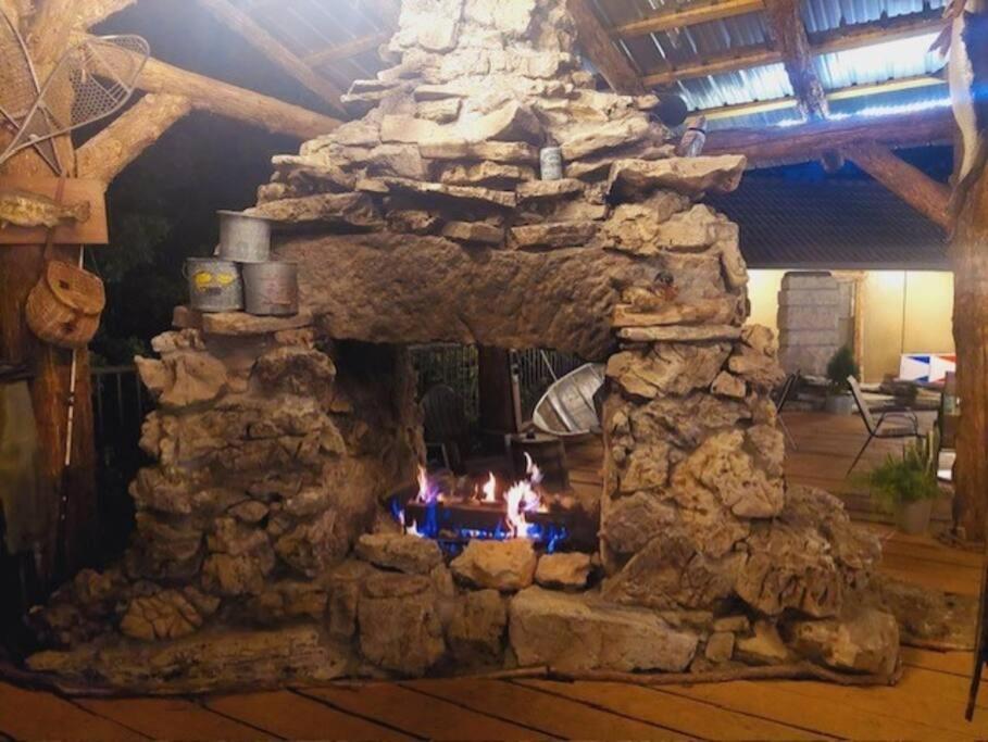 Stonegate Lodge Pool Fire Pits King Bedfast Wifi 50In Tv Room #209 Eureka Springs Eksteriør bilde